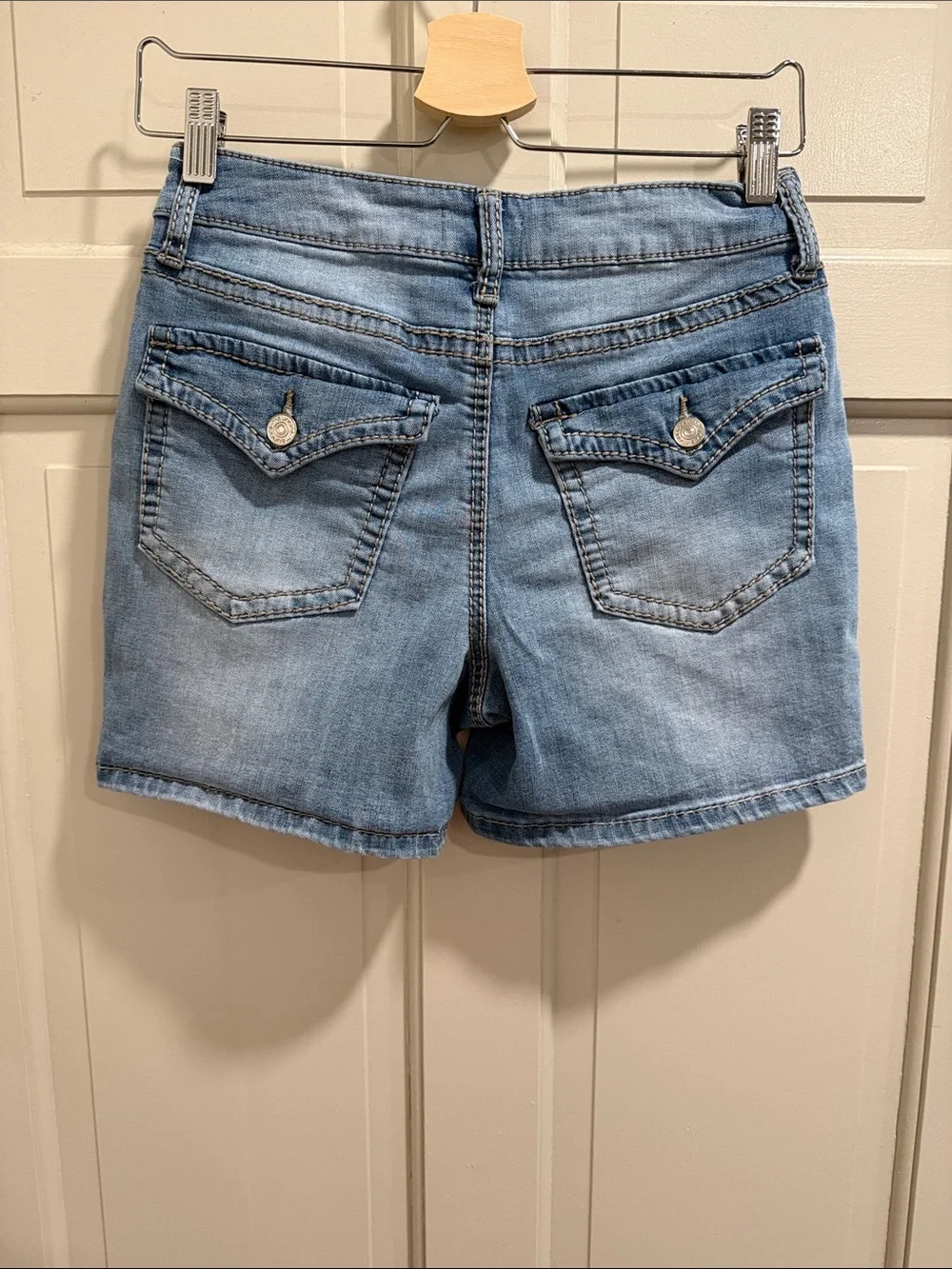 M Jeans by Maurices Classic Light Blue Denim Women's Shorts Size 4